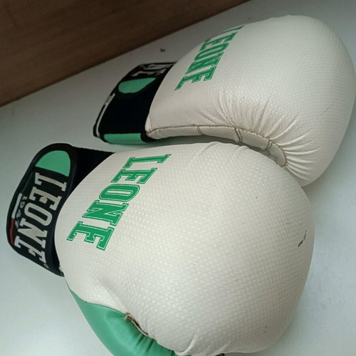 Leone boxing gloves like new for kids and women