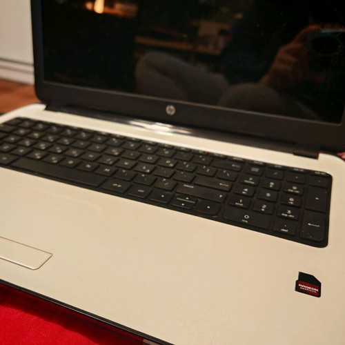 Laptop HP 15-G200nv used with Windows 11, 240GB SSD, bag and mouse