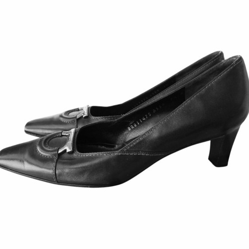 Salvatore Ferragamo Gaucho Leather Pumps used, black, size 7.5 B