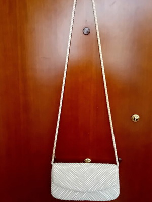 Hunter vintage shoulder bag satin lining, like new, beige