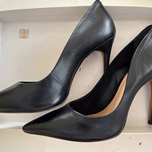 Schutz black leather pumps like new, size 38