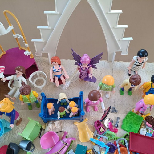 Playmobil lot with princesses and female figures, parts set