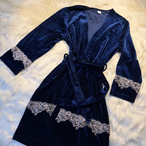Blue velvet robe set like new