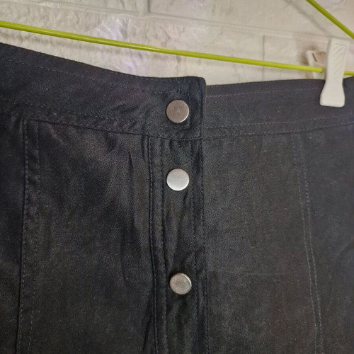 Suede skirt with buttons like new, size S