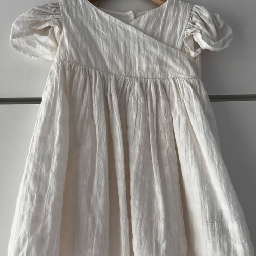 Set of 3 dresses like new for little girls