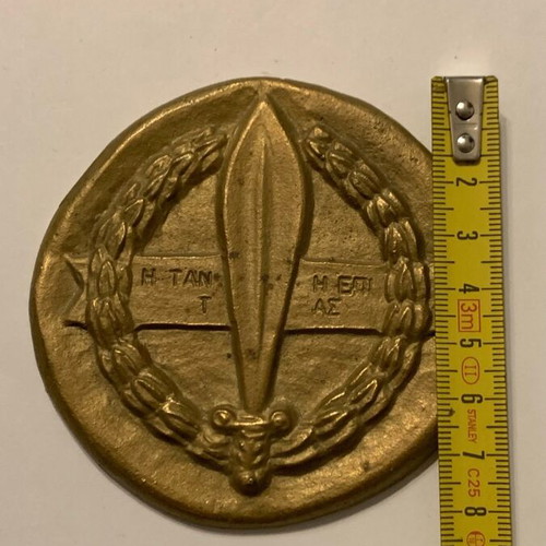 Table medal like new