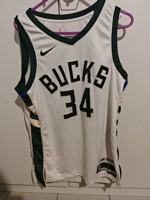 Φανέλα Milwaukee Bucks Giannis Antetokounmpo Nike σαν καινούργια