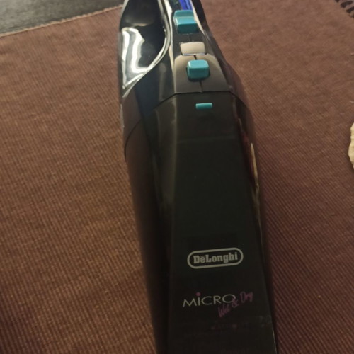 Delonghi handheld vacuum used, blue black, 6V with battery and charger