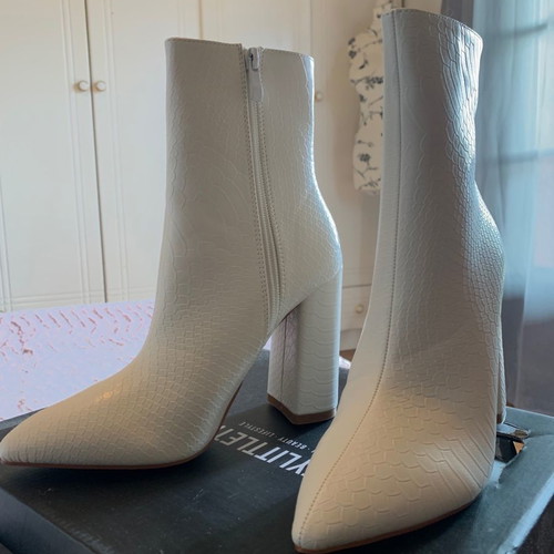 White synthetic leather pumps new, size 37
