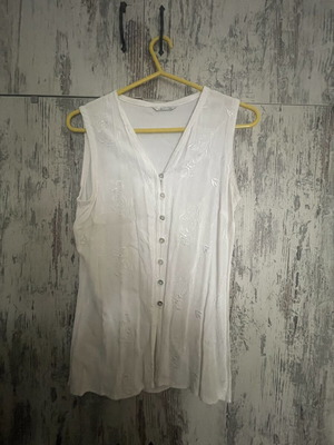 Marks & Spencer summer vest with embroidery used, white, size S/M