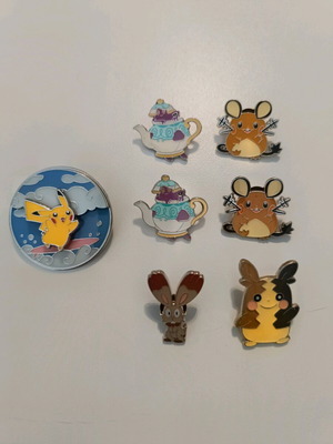 Pokemon pins collectible like new, set with Pikachu and characters