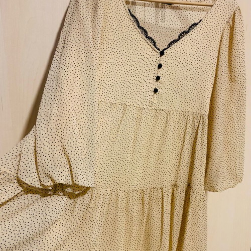 Zara beige muslin dress like new with small polka dots and black lace