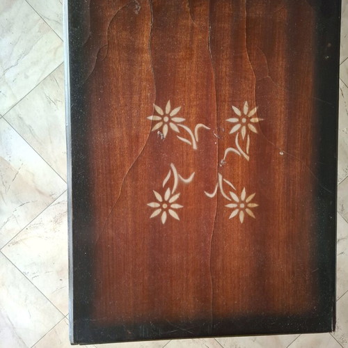Vintage coffee table like new with carved legs