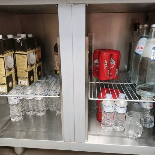 Professional refrigerator like new with two large drawers and double door