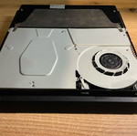 Playstation 4 Slim 1TB μεταχειρισμένο με παιχνίδια και χειριστήρια