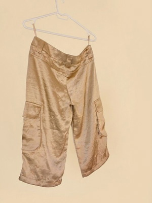 Satin Bermuda shorts new, gold-beige cargo pockets