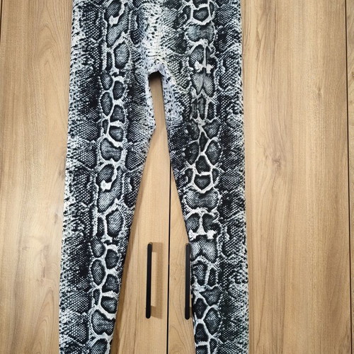 Snake print high-waisted stretch leggings like new, black and white