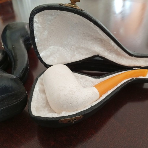 Meerschaum pipe new, hand-carved with floral design