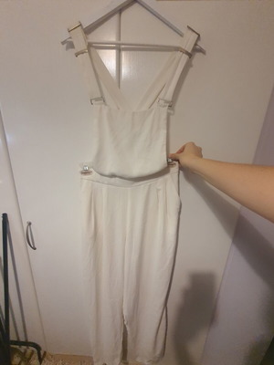 White jumpsuit Pink Woman like new, adjustable straps, summer pants