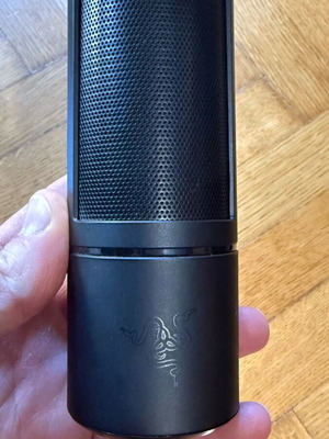 Razer Seiren X microphone used with desk arm