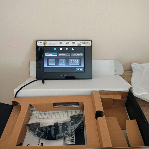 Sony DPF-C70A digital photo frame new