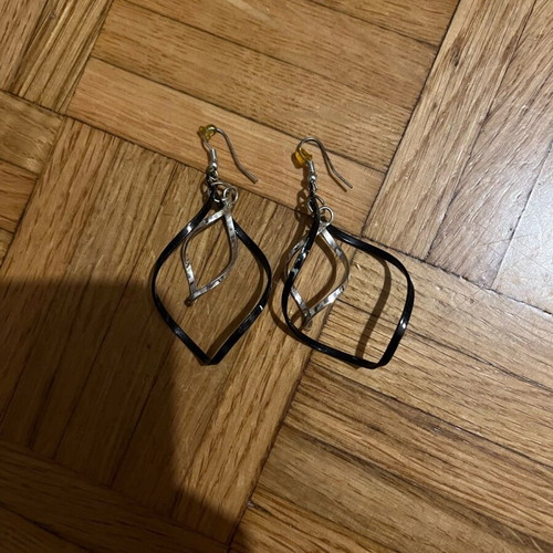 Jewelry set used in very good condition, black and silver