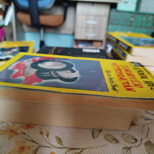 Hotel Metropolitan by Agatha Christie used, Greek mini book