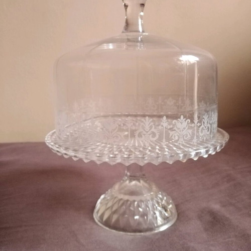 Vintage crystal cake stand with stem base like new