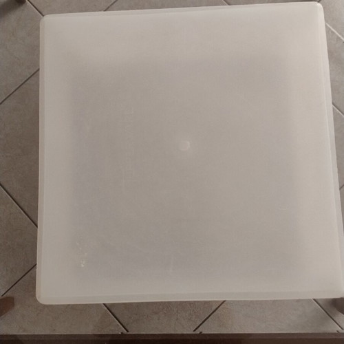 Tupperware bowl like new, square 0.33x0.33x0.15 m