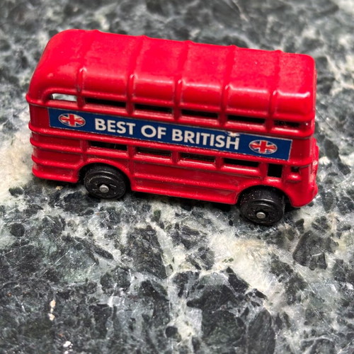 English bus miniature magnet like new