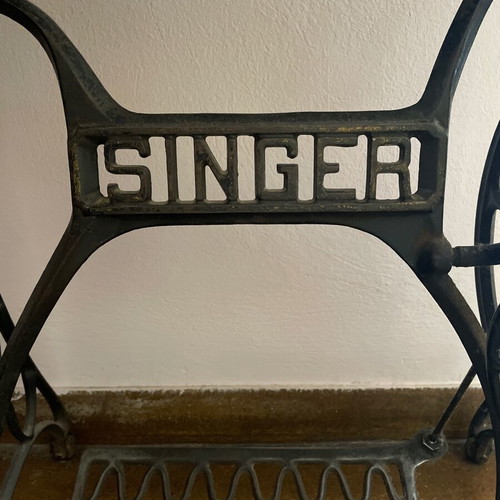 Singer 1960 foot-powered sewing machine used, wooden cover and table