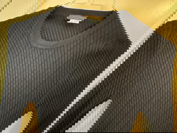 LOUIS VUITTON, XS, γυναικεία μπλούζα, μαύρο χρώμα,  η ύφανση ελαστική, ανοίγει όταν φορεθεί.