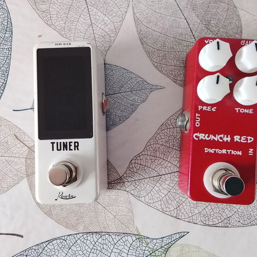 Guitar pedals used, Rowin Tuner, Mosky Red Crunch, Mooer Ensemble King