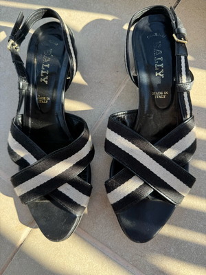 Πέδιλα Bally σαν καινούργια, δερμάτινα, μαύρο και άσπρο