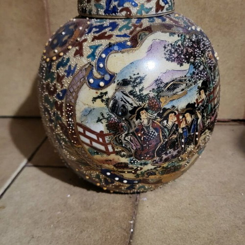 Chinese vase like new