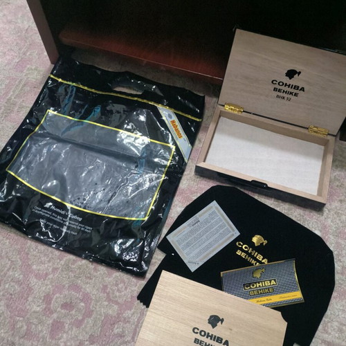 Cohiba Behike BHK52 cigar box new with velvet case
