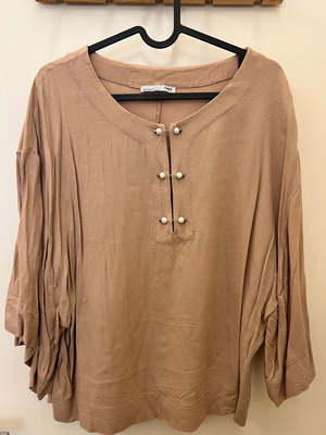 Zara πουκάμισο nude μεταχειρισμένο με μικρό ελάττωμα