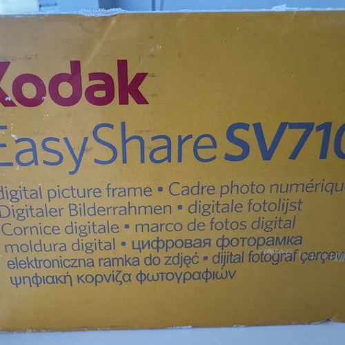 Kodak EasyShare SV710 7” digital picture frame like new with box and remote