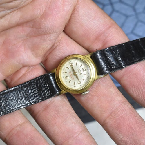 Venus Vintage 19 Rubis Antimagnetic Women's Wristwatch Swiss Made used for repair