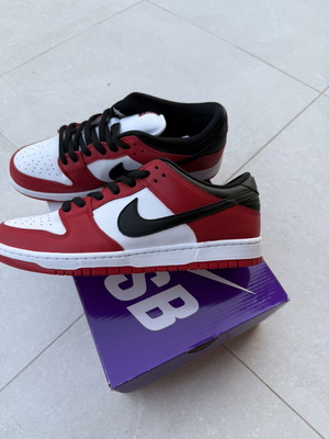 Nike SB Dunk Low Chicago sneakers brand new, size 45, red
