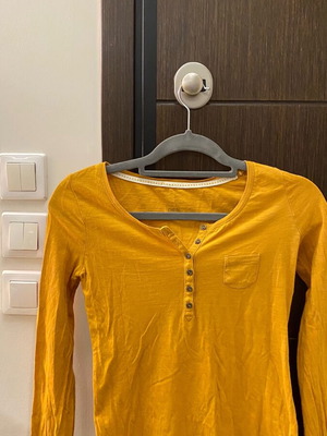 Long-sleeve mustard blouse with front buttons like new