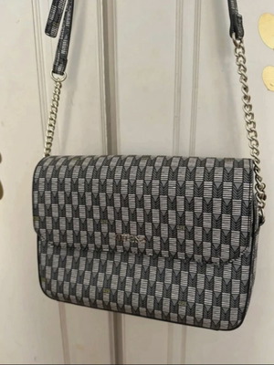 Guess crossbody bag like new, gray