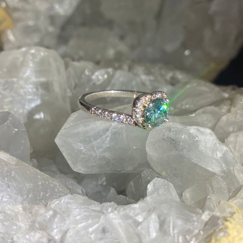 Silver ring with heart-shaped moissanite, size 16mm