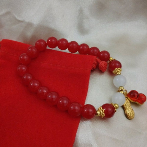 Bracelet with red stones new