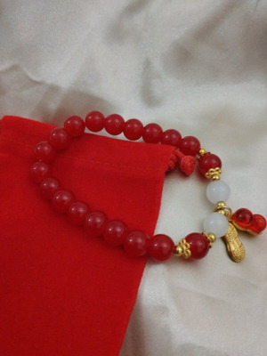 Bracelet with red stones new