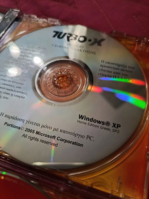 Authentic Windows XP and Microsoft keyboard like new