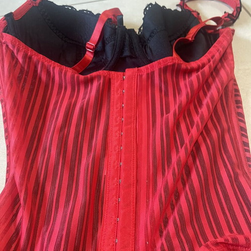 Bustier red and black with ruffles like new, size S