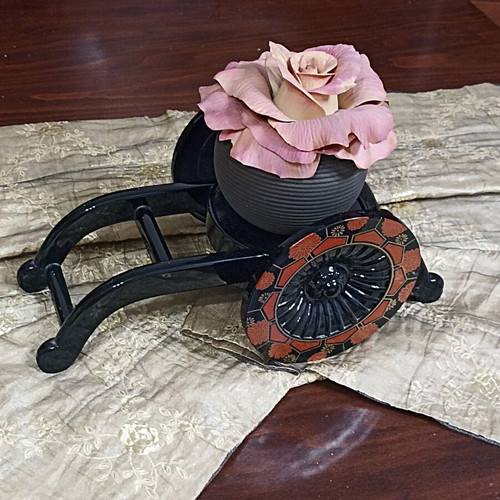 Vintage decorative base chariot style for vase or plant like new