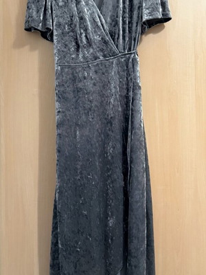 Φόρεμα Xhilaration γκρι ασημί βελούδινο midi καινούργιο μέγεθος M