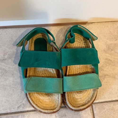 Karavan green sandals size 37 like new